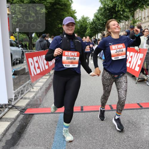 14.06.2026 - REWE Women's Run Strokosch-Dieckow http://msf.ph/oto/9779245 14.06.2026 11:02:51 Ziel 5133, 5179, 5260, 5372, 5428, 5503, 5521, 5528, 5529, 5530, 5540, 5567, 5644, 5650, 5704, 5802, 5814, 5935, 5991 meine-sportfotos.de