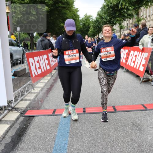 14.06.2026 - REWE Women's Run Strokosch-Dieckow http://msf.ph/oto/9779262 14.06.2026 11:02:50 Ziel 5133, 5179, 5260, 5372, 5428, 5521, 5528, 5529, 5530, 5540, 5567, 5644, 5650, 5704, 5777, 5802, 5814, 5935, 5991 meine-sportfotos.de