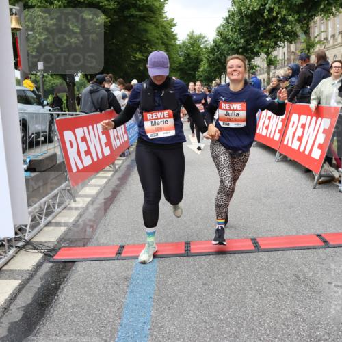 14.06.2026 - REWE Women's Run Strokosch-Dieckow http://msf.ph/oto/9779273 14.06.2026 11:02:50 Ziel 5133, 5179, 5260, 5372, 5428, 5521, 5528, 5529, 5530, 5540, 5567, 5644, 5650, 5704, 5777, 5802, 5814, 5935, 5991 meine-sportfotos.de