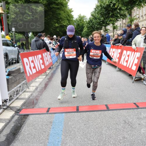 14.06.2026 - REWE Women's Run Strokosch-Dieckow http://msf.ph/oto/9779291 14.06.2026 11:02:50 Ziel 5133, 5179, 5260, 5372, 5428, 5521, 5528, 5529, 5530, 5540, 5567, 5644, 5650, 5704, 5777, 5802, 5814, 5935, 5991 meine-sportfotos.de