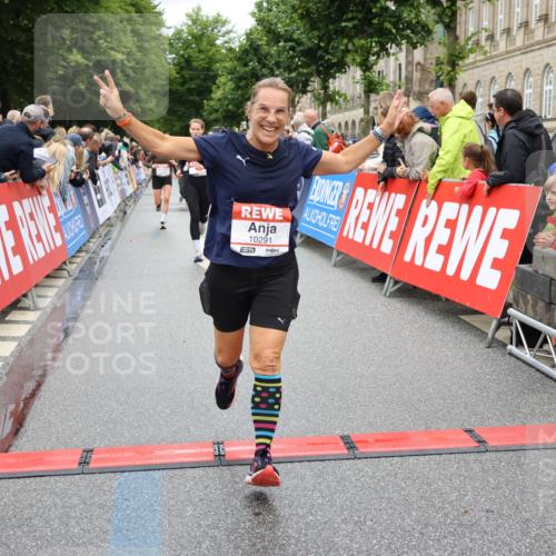 14.06.2026 - REWE Women's Run Strokosch-Dieckow http://msf.ph/oto/9779473 14.06.2026 09:57:53 Ziel 10193, 10291, 11417 meine-sportfotos.de