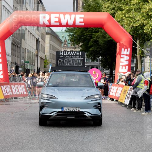 14.06.2026 - REWE Women's Run Michael Strokosch http://msf.ph/oto/9779616 14.06.2026 08:56:08 Laufen 2, 8, 08, 88, 389 meine-sportfotos.de