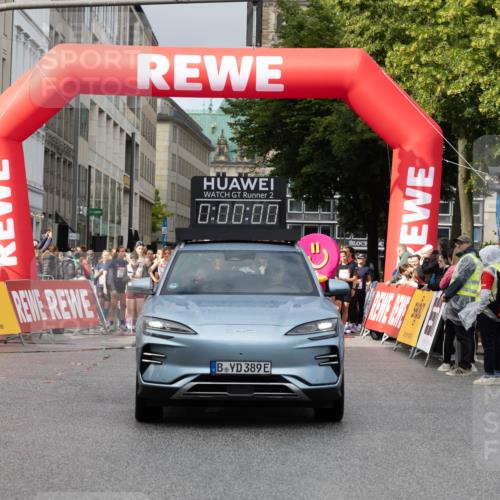 14.06.2026 - REWE Women's Run Michael Strokosch http://msf.ph/oto/9779617 14.06.2026 08:56:09 Laufen 2, 0, 00, 00, 389 meine-sportfotos.de