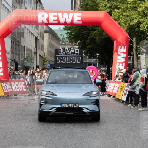 14.06.2026 - REWE Women's Run Michael Strokosch http://msf.ph/oto/9779622 14.06.2026 08:56:09 Laufen 2, 0, 00, 00, 389 meine-sportfotos.de