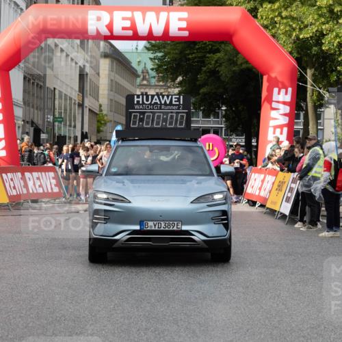 14.06.2026 - REWE Women's Run Michael Strokosch http://msf.ph/oto/9779625 14.06.2026 08:56:10 Laufen 2, 0, 00, 00, 340, 389 meine-sportfotos.de