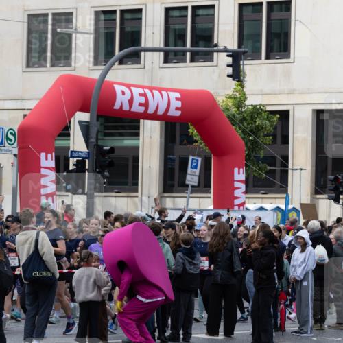 14.06.2026 - REWE Women's Run Michael Strokosch http://msf.ph/oto/9779660 14.06.2026 09:01:20 Laufen  meine-sportfotos.de