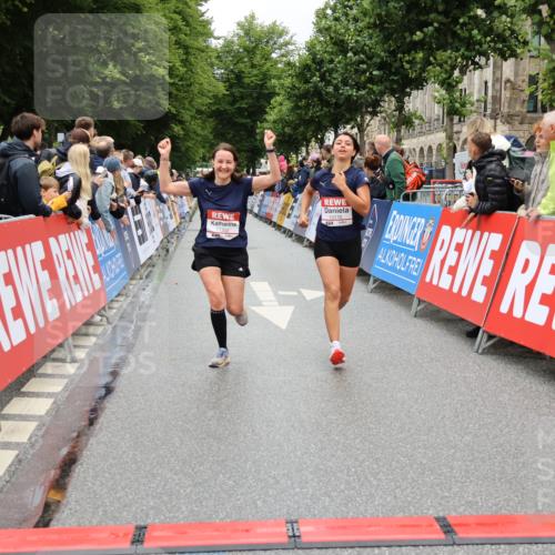 14.06.2026 - REWE Women's Run Strokosch-Dieckow http://msf.ph/oto/9781314 14.06.2026 09:59:07 Ziel 10172, 10879, 10960, 11341 meine-sportfotos.de