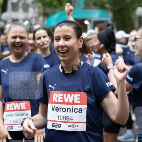 14.06.2026 - REWE Women's Run Michael Strokosch http://msf.ph/oto/9781671 14.06.2026 08:39:54 Laufen 10685, 657, 10894, 57 meine-sportfotos.de