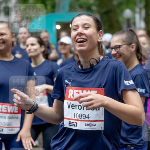 14.06.2026 - REWE Women's Run Michael Strokosch http://msf.ph/oto/9781680 14.06.2026 08:39:55 Laufen 10685, 10894, 7, 10609 meine-sportfotos.de