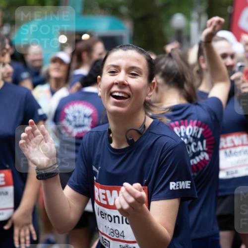14.06.2026 - REWE Women's Run Michael Strokosch http://msf.ph/oto/9781702 14.06.2026 08:39:57 Laufen 10685, 4351, 10894, 557 meine-sportfotos.de
