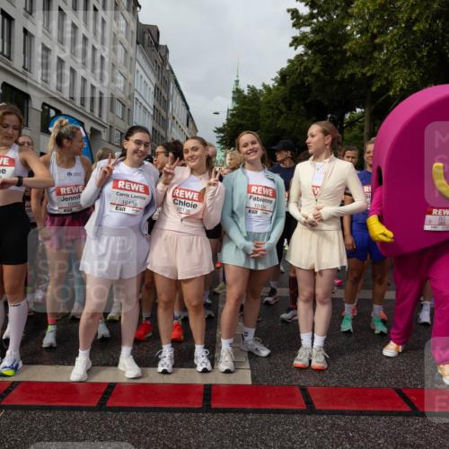 14.06.2026 - REWE Women's Run Michael Strokosch http://msf.ph/oto/9782021 14.06.2026 08:55:22 Laufen 10843, 1124, 7, 10080, 10136, 7, 10135, 7, 10134, 385 meine-sportfotos.de