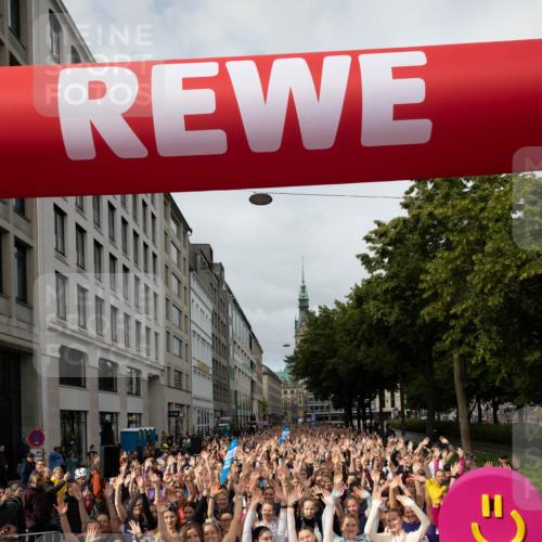 14.06.2026 - REWE Women's Run Michael Strokosch http://msf.ph/oto/9782099 14.06.2026 08:57:05 Laufen 10136, 10135 meine-sportfotos.de
