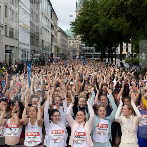 14.06.2026 - REWE Women's Run Michael Strokosch http://msf.ph/oto/9782195 14.06.2026 08:57:18 Laufen 131, 1, 7, 109, 11246, 7, 7, 10080, 10136, 10135, 10134, 7, 10848, 7, 7 meine-sportfotos.de