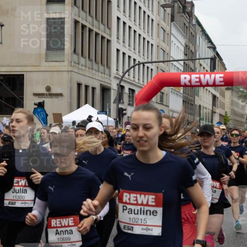 14.06.2026 - REWE Women's Run Michael Strokosch http://msf.ph/oto/9782278 14.06.2026 09:00:57 Laufen 104, 57, 11300, 7, 10699, 9, 10215, 651, 1999 meine-sportfotos.de