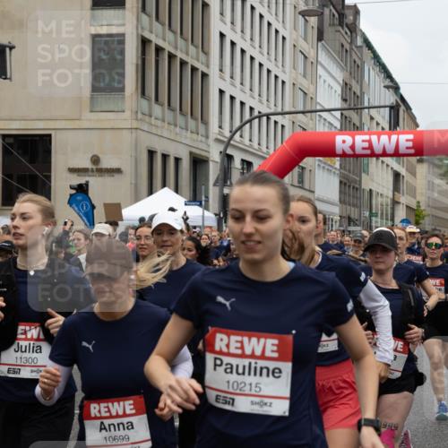 14.06.2026 - REWE Women's Run Michael Strokosch http://msf.ph/oto/9782280 14.06.2026 09:00:57 Laufen 1040, 11300, 7, 10699, 10215, 1999 meine-sportfotos.de