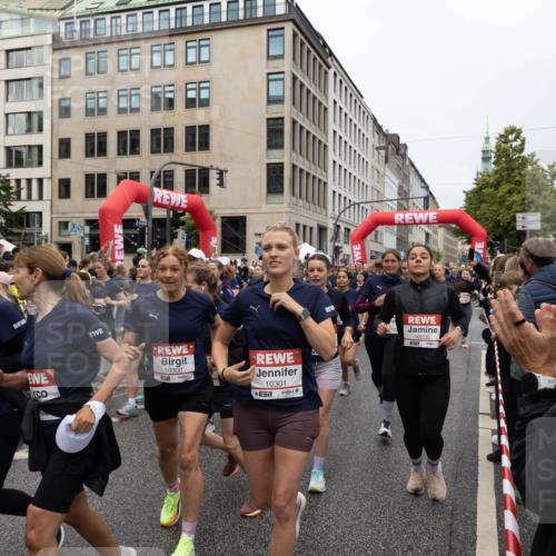 14.06.2026 - REWE Women's Run Michael Strokosch http://msf.ph/oto/9782310 14.06.2026 09:01:05 Laufen 18, 359, 10300, 7, 10301, 10235 meine-sportfotos.de