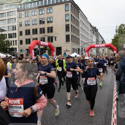 14.06.2026 - REWE Women's Run Michael Strokosch http://msf.ph/oto/9782335 14.06.2026 09:01:09 Laufen 18, 10682, 11386, 7, 10113, 11089 meine-sportfotos.de