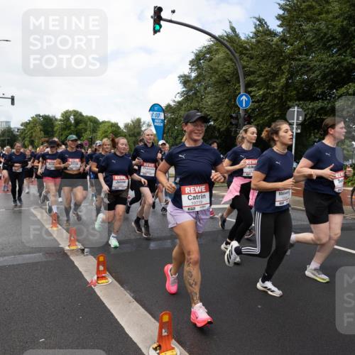 14.06.2026 - REWE Women's Run Michael Strokosch http://msf.ph/oto/9782412 14.06.2026 09:12:56 Laufen 6, 00, 10065, 10719, 10815 meine-sportfotos.de