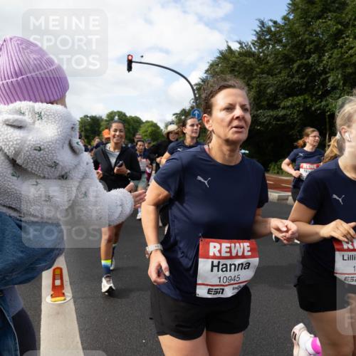 14.06.2026 - REWE Women's Run Michael Strokosch http://msf.ph/oto/9782520 14.06.2026 09:13:39 Laufen 10945, 10946 meine-sportfotos.de