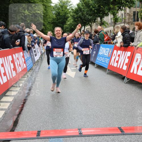 14.06.2026 - REWE Women's Run Strokosch-Dieckow http://msf.ph/oto/9782963 14.06.2026 10:01:32 Ziel 10077, 10121, 10369, 10792, 10812, 10828, 10902, 10966, 11196, 11206, 11319, 11375 meine-sportfotos.de