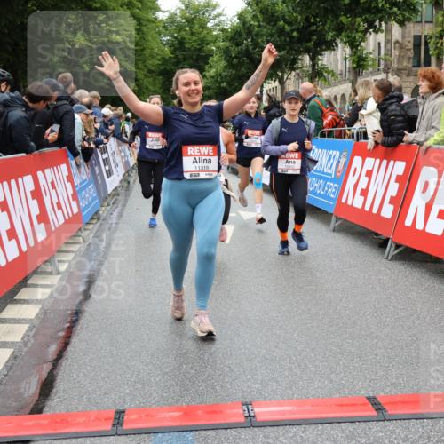 14.06.2026 - REWE Women's Run Strokosch-Dieckow http://msf.ph/oto/9783019 14.06.2026 10:01:32 Ziel 10077, 10121, 10369, 10792, 10812, 10828, 10902, 10966, 11196, 11206, 11319, 11375 meine-sportfotos.de