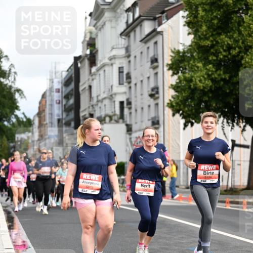 14.06.2026 - REWE Women's Run Dr. Thomas Lammeyer http://msf.ph/oto/9783416 14.06.2026 10:52:32 Laufen 5803, 7, 5249, 5199, 7 meine-sportfotos.de