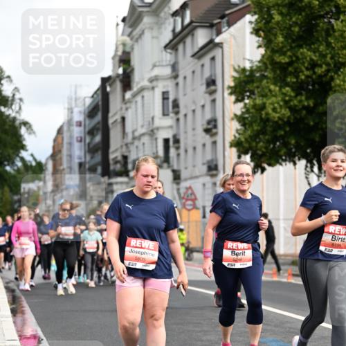 14.06.2026 - REWE Women's Run Dr. Thomas Lammeyer http://msf.ph/oto/9783420 14.06.2026 10:52:33 Laufen 5803, 7, 5249, 7, 5199, 7 meine-sportfotos.de