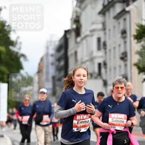 14.06.2026 - REWE Women's Run Dr. Thomas Lammeyer http://msf.ph/oto/9784603 14.06.2026 10:54:02 Laufen 5476, 5478, 7 meine-sportfotos.de