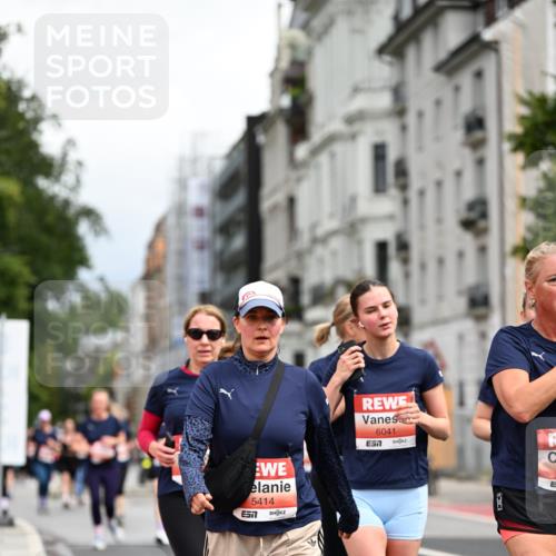 14.06.2026 - REWE Women's Run Dr. Thomas Lammeyer http://msf.ph/oto/9784654 14.06.2026 10:54:05 Laufen 5414, 57, 6041, 7 meine-sportfotos.de