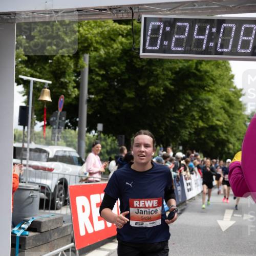 14.06.2026 - REWE Women's Run Michael Strokosch http://msf.ph/oto/9784701 14.06.2026 10:54:55 Laufen 0, 24, 08, 5434 meine-sportfotos.de