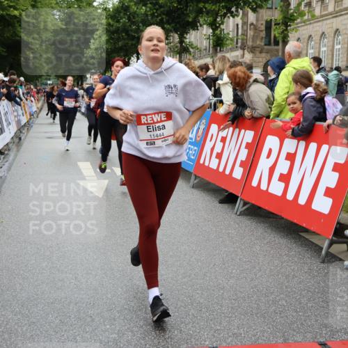 14.06.2026 - REWE Women's Run Strokosch-Dieckow http://msf.ph/oto/9784935 14.06.2026 10:03:16 Ziel 10028, 10029, 10224, 10510, 10670, 10785, 11208, 11350, 11444, 11523 meine-sportfotos.de