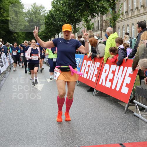 14.06.2026 - REWE Women's Run Strokosch-Dieckow http://msf.ph/oto/9785165 14.06.2026 10:03:42 Ziel 10032, 10268, 10483, 10528, 10529, 10938, 10953, 10983, 11158, 11243 meine-sportfotos.de