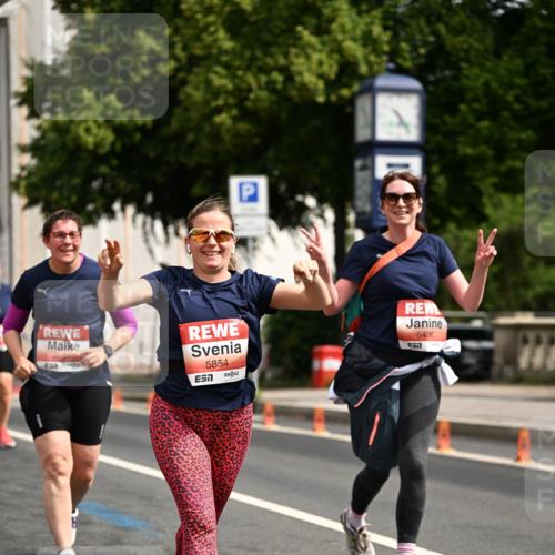 14.06.2026 - REWE Women's Run Dr. Thomas Lammeyer http://msf.ph/oto/9785260 14.06.2026 10:55:16 Laufen 698, 657, 5854, 5406, 57 meine-sportfotos.de