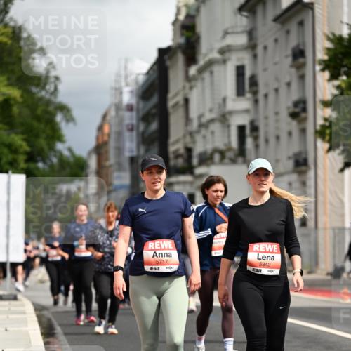 14.06.2026 - REWE Women's Run Dr. Thomas Lammeyer http://msf.ph/oto/9785297 14.06.2026 10:55:22 Laufen 5717, 51, 5342, 7 meine-sportfotos.de