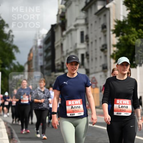 14.06.2026 - REWE Women's Run Dr. Thomas Lammeyer http://msf.ph/oto/9785304 14.06.2026 10:55:23 Laufen 5717, 5342, 7 meine-sportfotos.de