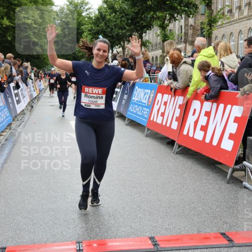 14.06.2026 - REWE Women's Run Strokosch-Dieckow http://msf.ph/oto/9786354 14.06.2026 10:06:50 Ziel 10282, 10646, 10868, 11182, 11321 meine-sportfotos.de