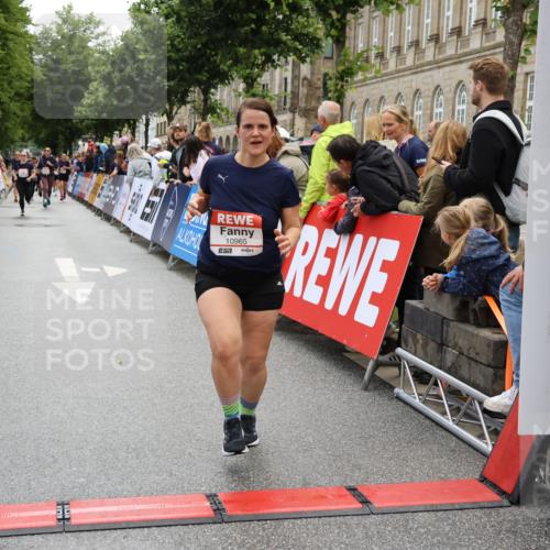 14.06.2026 - REWE Women's Run Strokosch-Dieckow http://msf.ph/oto/9786473 14.06.2026 10:07:44 Ziel 10861, 10924, 10965, 11077 meine-sportfotos.de