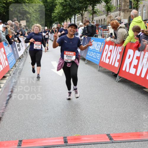 14.06.2026 - REWE Women's Run Strokosch-Dieckow http://msf.ph/oto/9786646 14.06.2026 10:09:08 Ziel 10248, 10376, 10793, 10884, 11159, 11219, 11455 meine-sportfotos.de