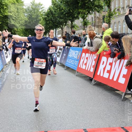 14.06.2026 - REWE Women's Run Strokosch-Dieckow http://msf.ph/oto/9786713 14.06.2026 10:09:40 Ziel 10047, 10139, 10208, 10288, 10360, 10382, 10725, 10889, 10928, 10977, 11083, 11169, 11431 meine-sportfotos.de