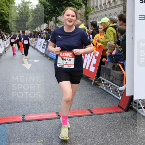 14.06.2026 - REWE Women's Run Strokosch-Dieckow http://msf.ph/oto/9786922 14.06.2026 10:11:27 Ziel 10053, 10111, 10406, 10429, 10468, 10690, 11217, 11355, 11450, 11451, 11500 meine-sportfotos.de