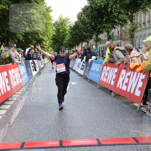 14.06.2026 - REWE Women's Run Strokosch-Dieckow http://msf.ph/oto/9787052 14.06.2026 10:12:36 Ziel 10525 meine-sportfotos.de