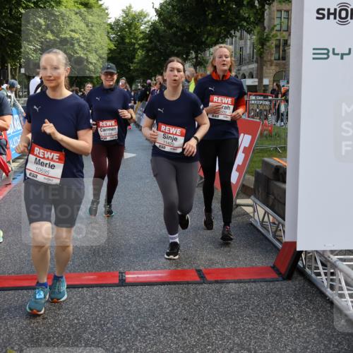 14.06.2026 - REWE Women's Run Strokosch-Dieckow http://msf.ph/oto/9787130 14.06.2026 10:13:16 Ziel 10283, 10362, 10502, 10537, 10571, 10695, 11113, 11143, 11166, 11340, 11348, 11420, 11437 meine-sportfotos.de