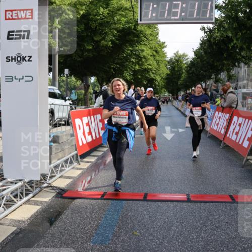 14.06.2026 - REWE Women's Run Strokosch-Dieckow http://msf.ph/oto/9787174 14.06.2026 10:13:34 Ziel 10507, 10688, 10909, 10948, 11257, 11362, 11457, 11458 meine-sportfotos.de