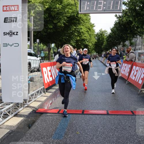 14.06.2026 - REWE Women's Run Strokosch-Dieckow http://msf.ph/oto/9787176 14.06.2026 10:13:34 Ziel 10507, 10688, 10909, 10948, 11257, 11362, 11457, 11458 meine-sportfotos.de