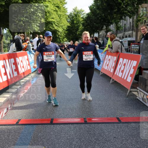 14.06.2026 - REWE Women's Run Strokosch-Dieckow http://msf.ph/oto/9787188 14.06.2026 10:14:00 Ziel 10384, 10625, 10668, 11149 meine-sportfotos.de