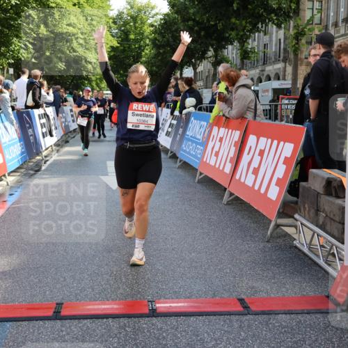 14.06.2026 - REWE Women's Run Strokosch-Dieckow http://msf.ph/oto/9787199 14.06.2026 10:14:04 Ziel 10384, 10555, 10625, 11149 meine-sportfotos.de