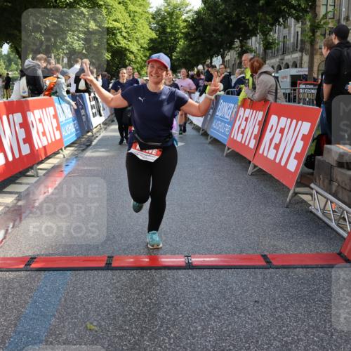 14.06.2026 - REWE Women's Run Strokosch-Dieckow http://msf.ph/oto/9787213 14.06.2026 10:14:09 Ziel 10040, 10241, 10384, 10555, 10596, 11149, 11251, 11445 meine-sportfotos.de