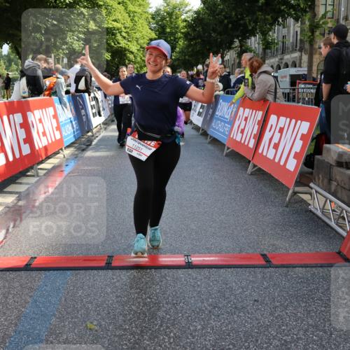 14.06.2026 - REWE Women's Run Strokosch-Dieckow http://msf.ph/oto/9787215 14.06.2026 10:14:09 Ziel 10040, 10241, 10384, 10555, 10596, 11149, 11251, 11445 meine-sportfotos.de