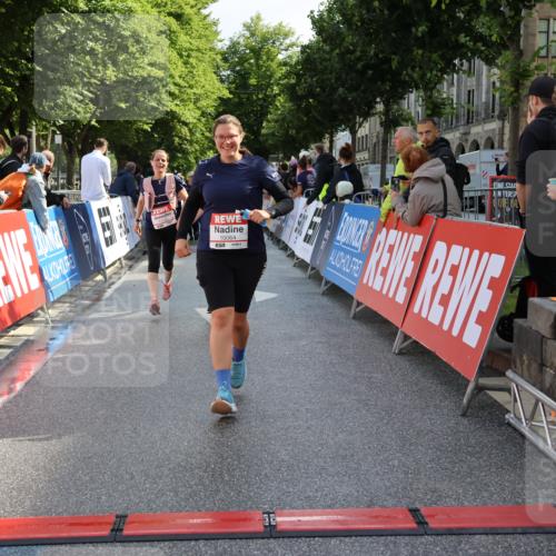 14.06.2026 - REWE Women's Run Strokosch-Dieckow http://msf.ph/oto/9787304 14.06.2026 10:14:59 Ziel 10064, 10509, 10550, 11195, 11359, 11461 meine-sportfotos.de