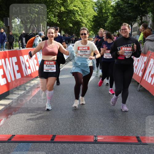 14.06.2026 - REWE Women's Run Strokosch-Dieckow http://msf.ph/oto/9787417 14.06.2026 10:15:55 Ziel 10171, 10209, 10314, 10420, 10432, 10487, 10619, 10698, 11029, 11168, 11380, 11381 meine-sportfotos.de